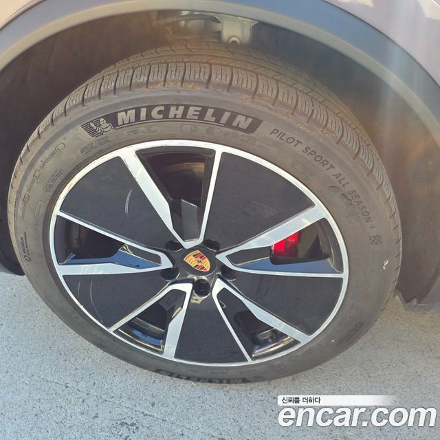 Porsche Macan 2025 — photo 19