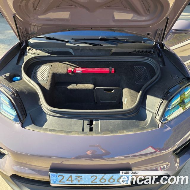 Porsche Macan 2025 — photo 20