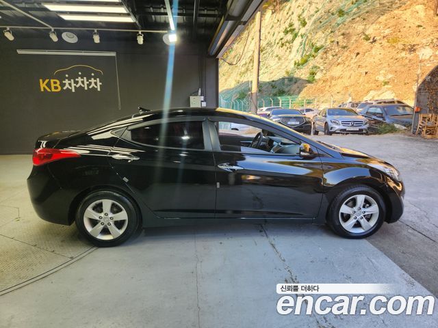 Hyundai AVANTE 2012 — photo 7