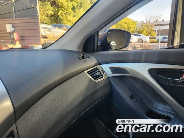 Hyundai AVANTE 2012 — photo 12