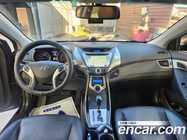 Hyundai AVANTE 2012 — photo 16