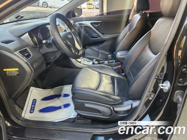 Hyundai AVANTE 2012 — photo 17