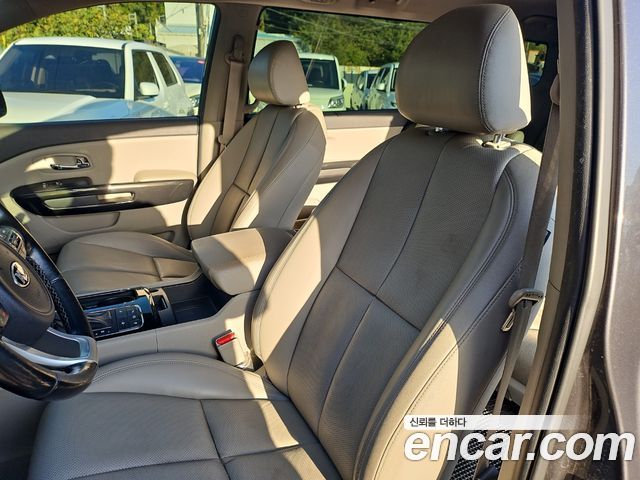 Kia Canival 2016 — photo 10