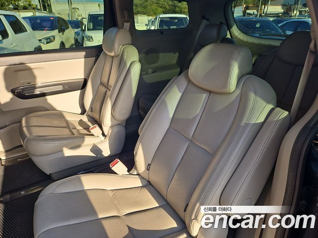 Kia Canival 2016 — photo 11