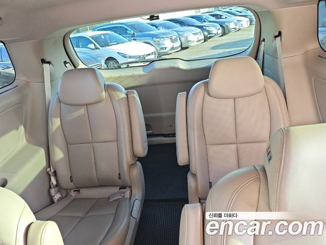 Kia Canival 2016 — photo 12
