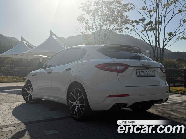 Maserati Levante 2017 — photo 2