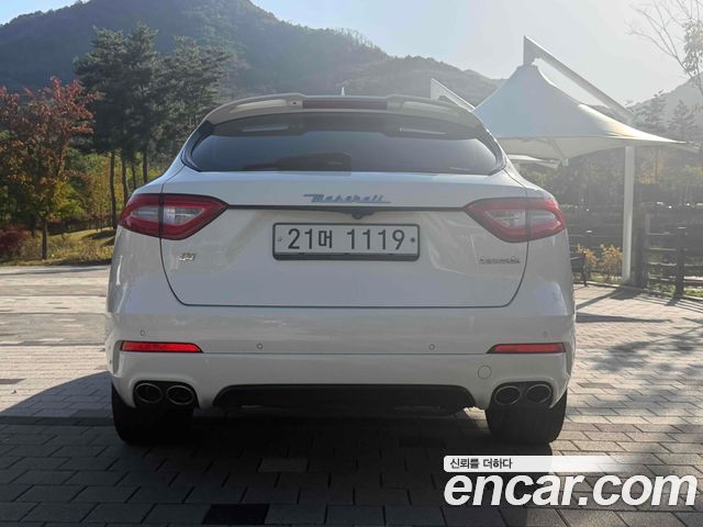 Maserati Levante 2017 — photo 4