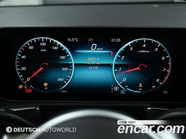 Mercedes-Benz GLB-Class 2020 — photo 8