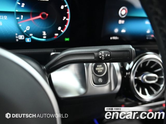 Mercedes-Benz GLB-Class 2020 — photo 9
