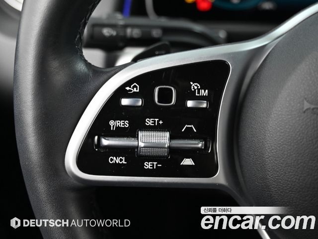 Mercedes-Benz GLB-Class 2020 — photo 16