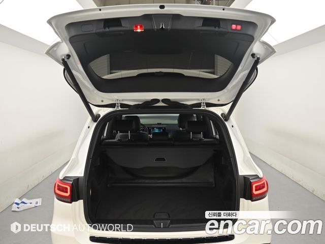 Mercedes-Benz GLB-Class 2020 — photo 19