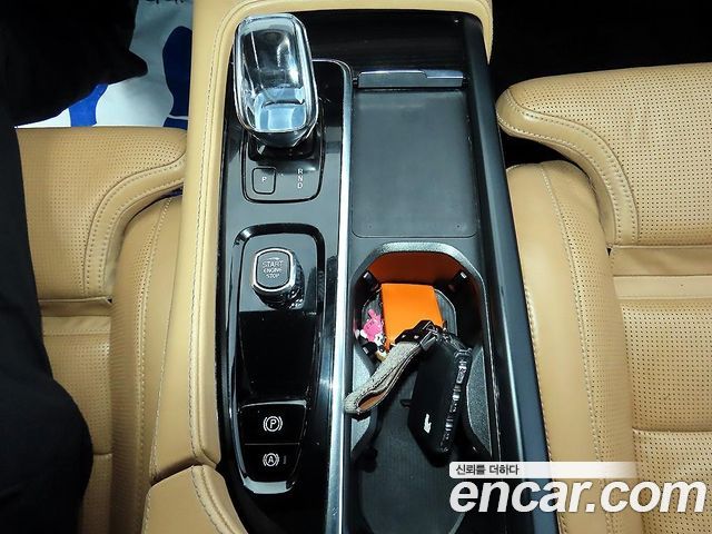 Volvo XC90 2022 — photo 10