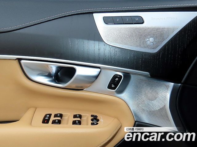 Volvo XC90 2022 — photo 11