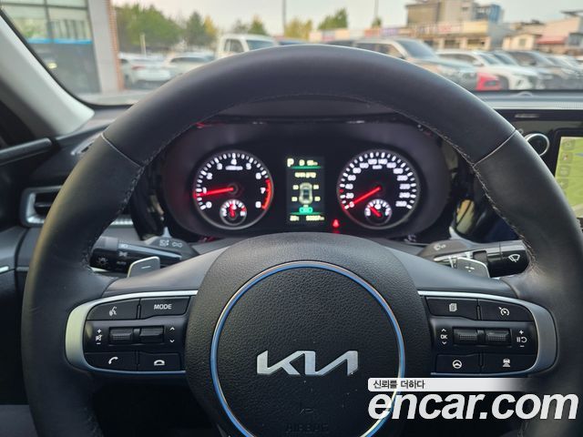 Kia K5 2023 — photo 9
