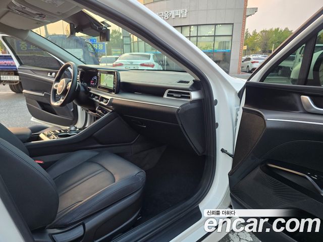 Kia K5 2023 — photo 17