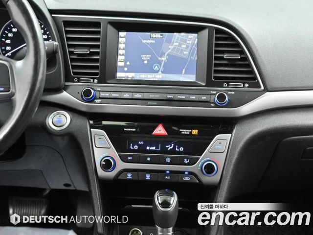 Hyundai AVANTE 2016 — photo 14