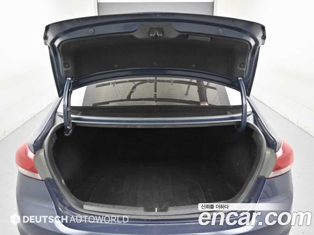 Hyundai AVANTE 2016 — photo 19