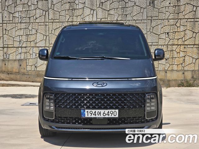 Hyundai Staria 2023 — photo 2