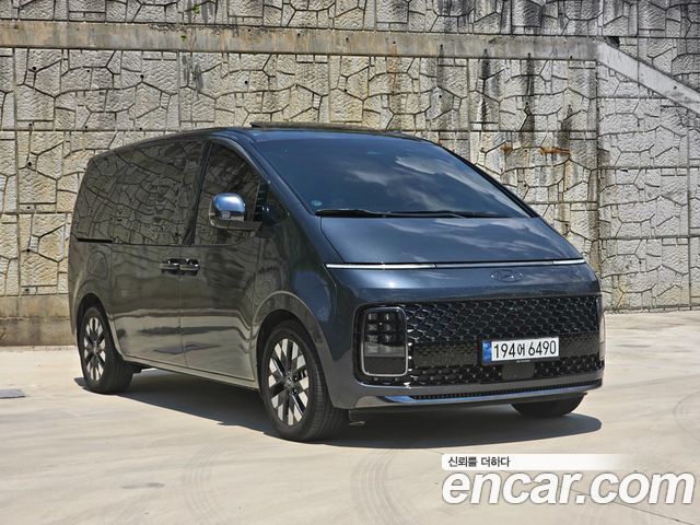 Hyundai Staria 2023 — photo 3