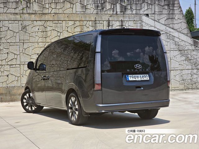 Hyundai Staria 2023 — photo 4