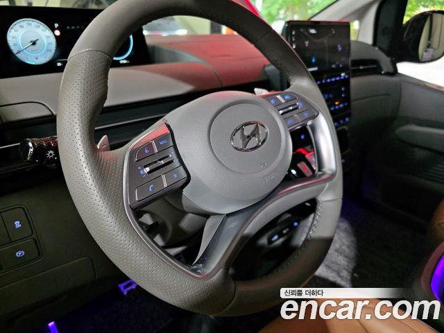 Hyundai Staria 2023 — photo 8