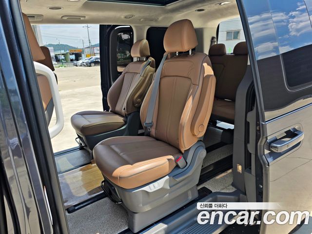 Hyundai Staria 2023 — photo 11