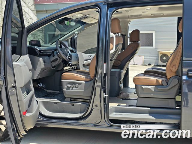 Hyundai Staria 2023 — photo 12