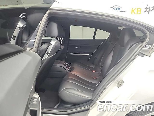 BMW 6-Series 2016 — photo 12