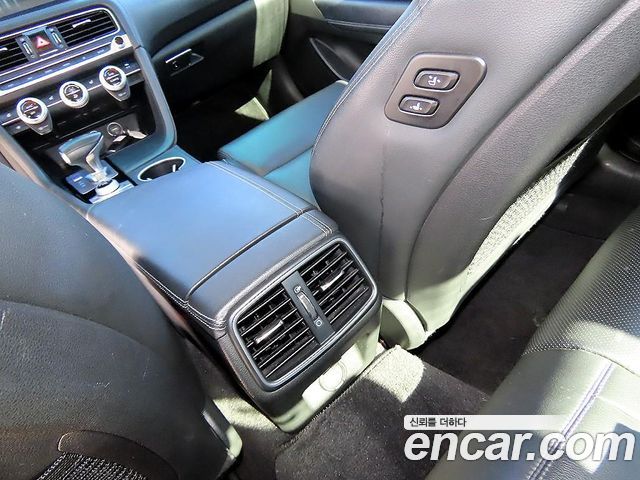 Genesis G70 2021 — photo 17
