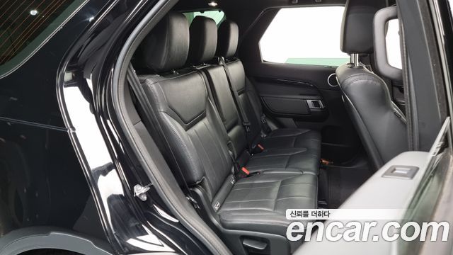 Land Rover Discovery 2019 — photo 11