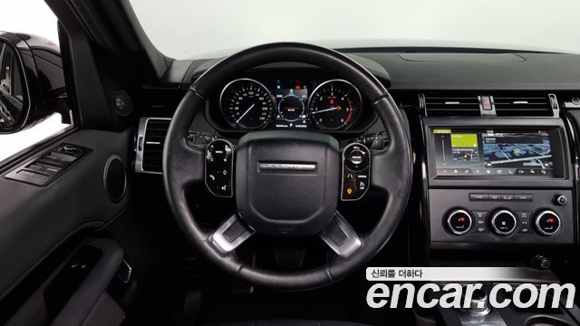 Land Rover Discovery 2019 — photo 13