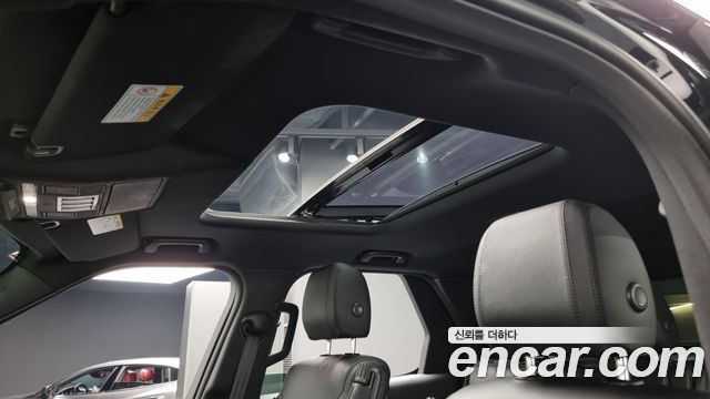 Land Rover Discovery 2019 — photo 16