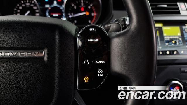Land Rover Discovery 2019 — photo 17