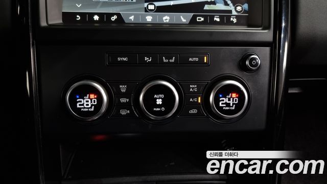 Land Rover Discovery 2019 — photo 18