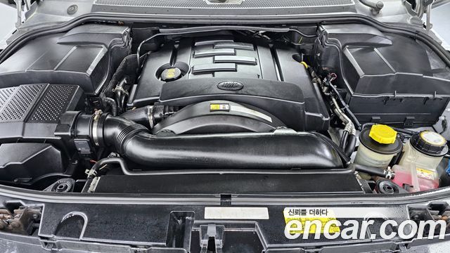 Land Rover Discovery 2010 — photo 6