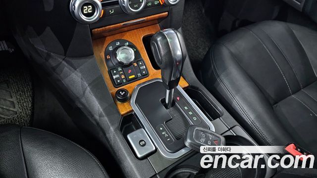 Land Rover Discovery 2010 — photo 9