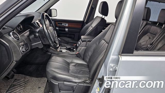 Land Rover Discovery 2010 — photo 10