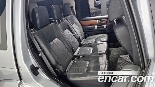 Land Rover Discovery 2010 — photo 11