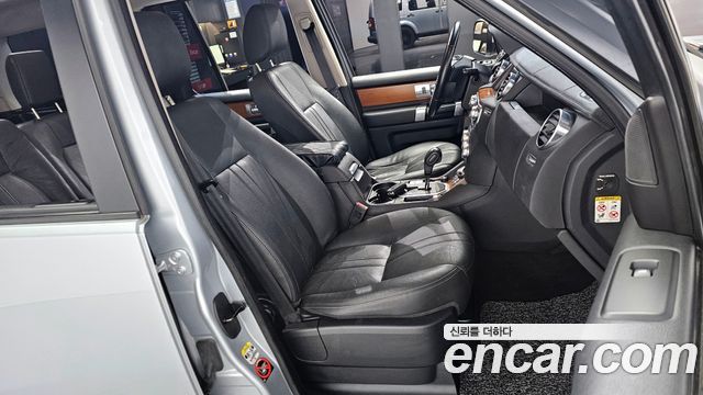 Land Rover Discovery 2010 — photo 12