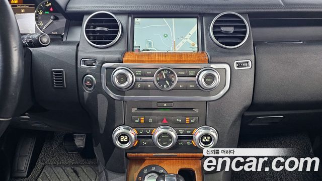 Land Rover Discovery 2010 — photo 14