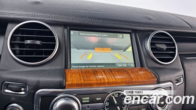 Land Rover Discovery 2010 — photo 15