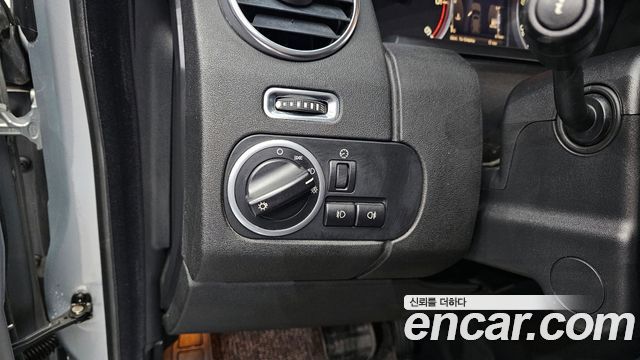 Land Rover Discovery 2010 — photo 17