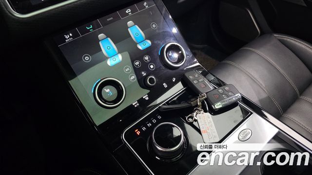 Land Rover Range Rover Velar 2019 — photo 9