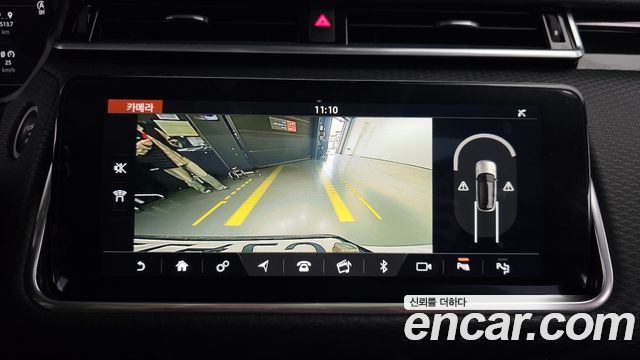 Land Rover Range Rover Velar 2019 — photo 16