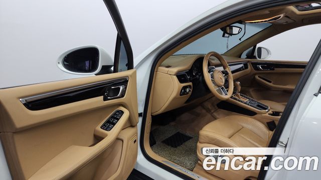 Porsche Macan 2015 — photo 10