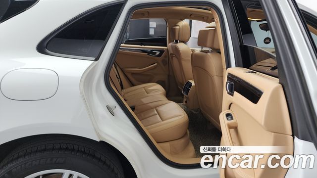 Porsche Macan 2015 — photo 12
