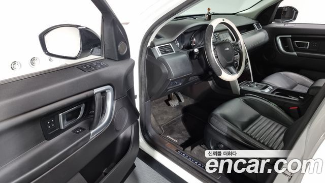 Land Rover Discovery Sport 2016 — photo 11