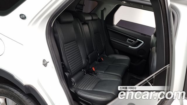 Land Rover Discovery Sport 2016 — photo 12