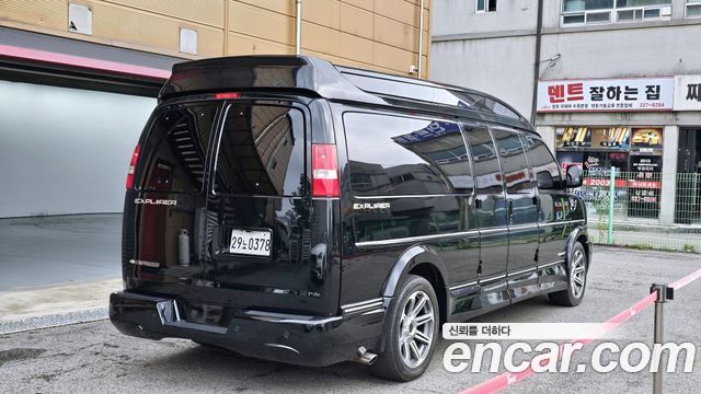 Chevrolet Express Van 2017 — photo 2