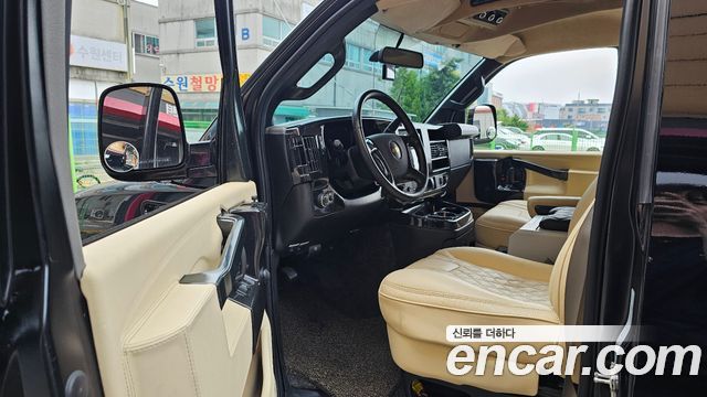 Chevrolet Express Van 2017 — photo 10